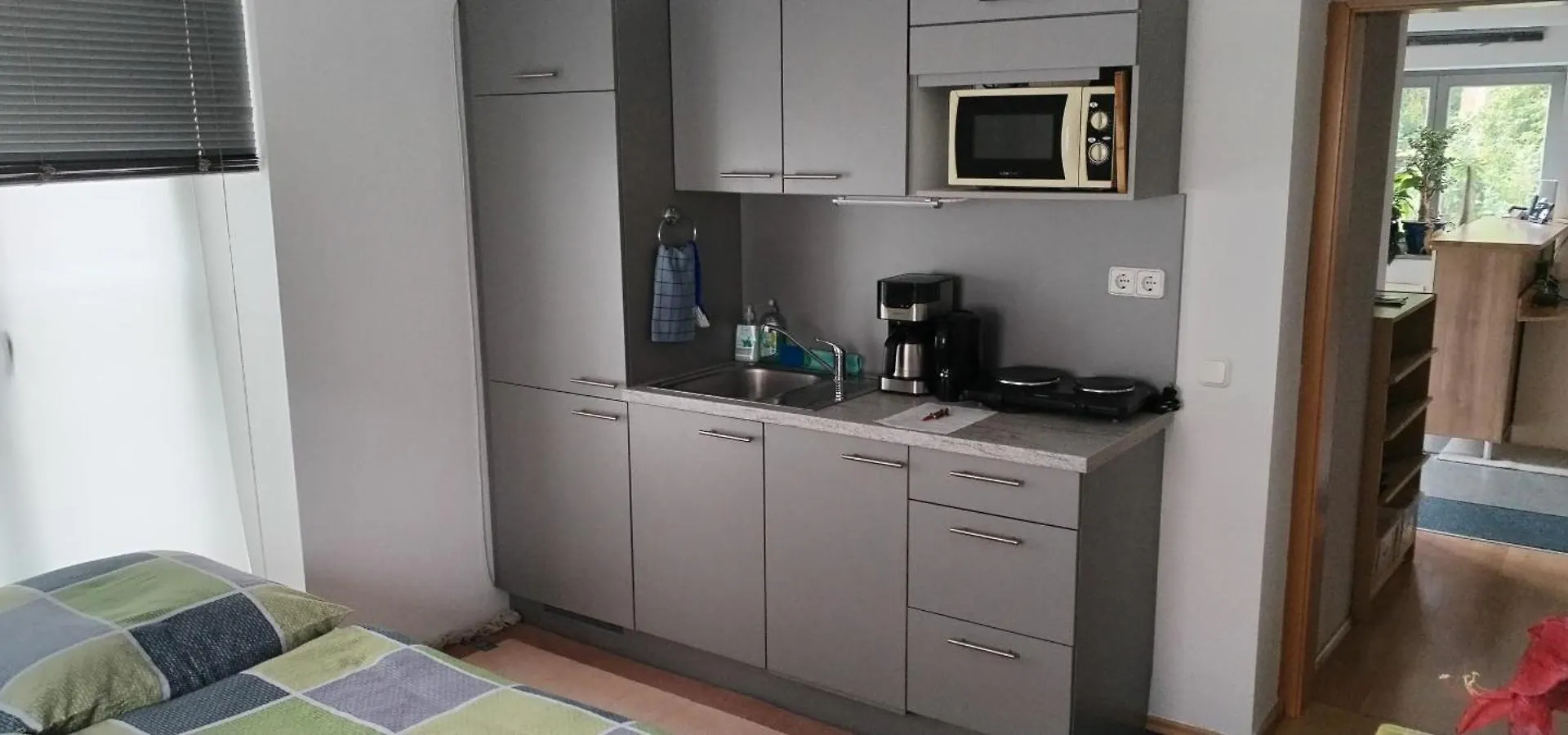 Homestay Praktisches Doppelzimmer Bei Nuernberg Mit Kuechenzeile